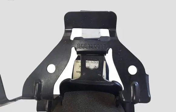 Mazda 6 Middle seatbelt (rear) 0437070 0018787