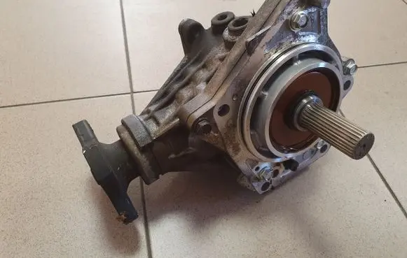 Nissan X-Trail T31 Gearbox transfer box case 