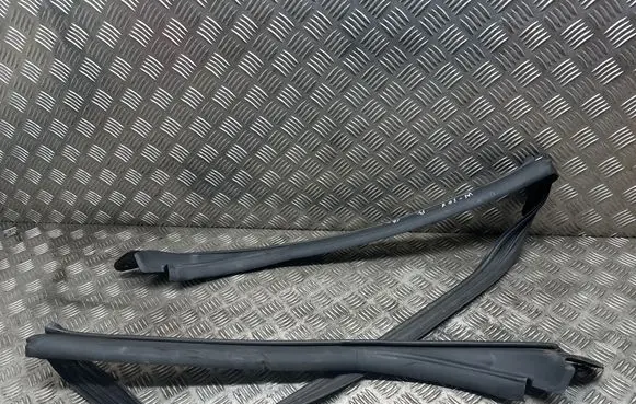 Mercedes-Benz E A207 Rubber seal front coupe door window A2076700339