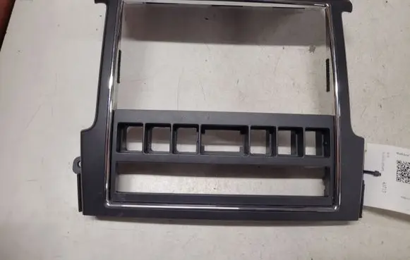 KIA Sorento Radio/GPS head unit trim 201004330