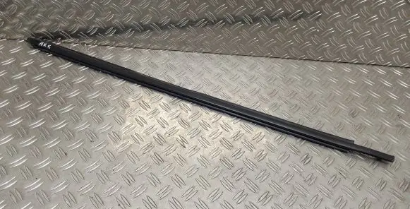 Toyota Avensis Verso Front door glass trim molding
