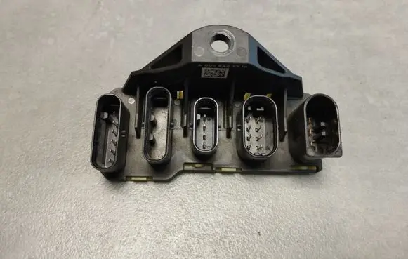 Mercedes-Benz E W213 Current control relay A0005459712