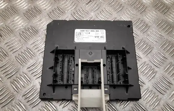Volkswagen PASSAT B8 Comfort/convenience module 5Q0937086BD