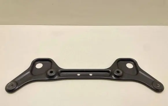 Mercedes-Benz C W204 Steering rack mounting bracket A2046280011