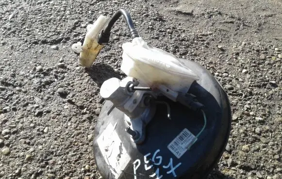Peugeot 308 Brake booster 9682516480