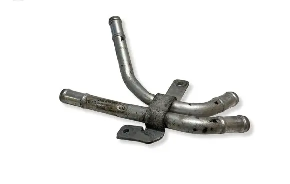 Volkswagen Touareg III Engine coolant pipe/hose 4M0819927C