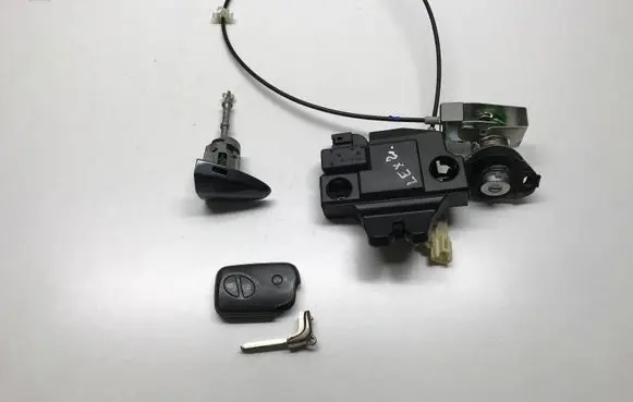 Lexus IS 220D-250-350 Lock set