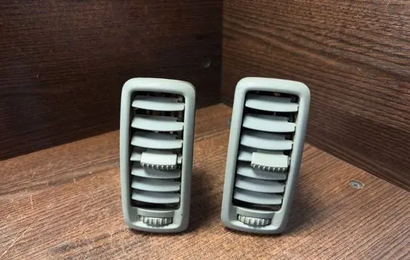 Renault Trafic II (X83) Dash center air vent grill R6136S150