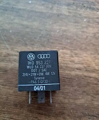 Audi A8 S8 D2 4D Other relay 1H0953227 54237009