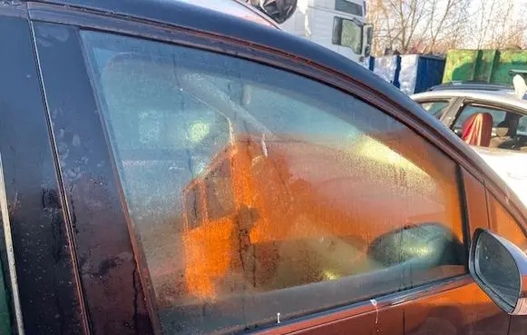 Volkswagen Touran I Front door window glass four-door 