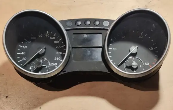 Mercedes-Benz ML W164 Speedometer (instrument cluster) A1645404147