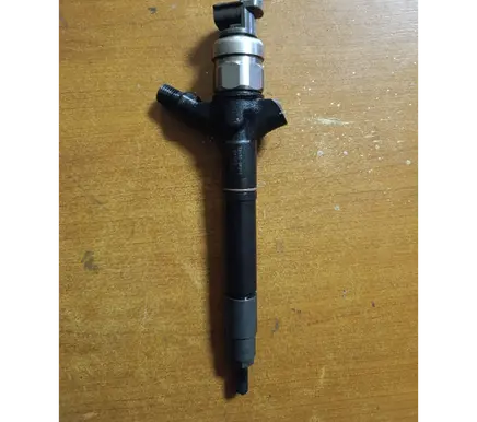 Toyota Corolla Verso AR10 Fuel injector 236700r010