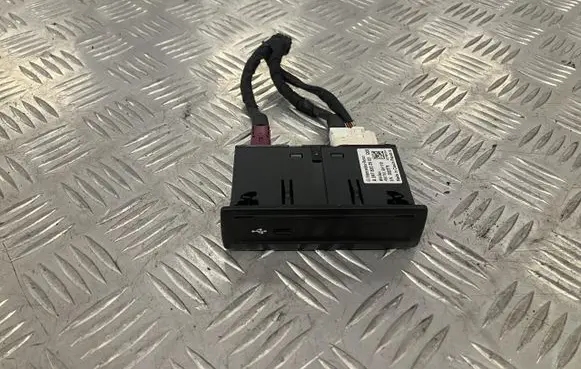 Mercedes-Benz A W177 USB socket connector A2478203902