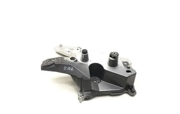 Volvo XC60 Fender mounting bracket 
