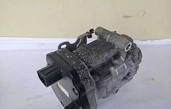 Toyota Prius (XW50) Air conditioning (A/C) compressor (pump) 0424000370