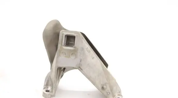 Engine mount bracket