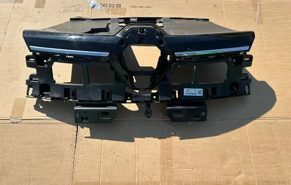 Renault Megane E-Tech Front grill 620321520R 107318