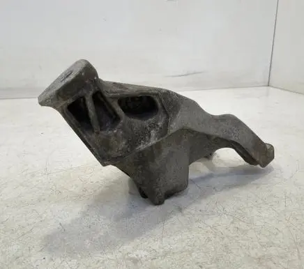 Audi A4 S4 B8 8K Engine mounting bracket 8K0199307