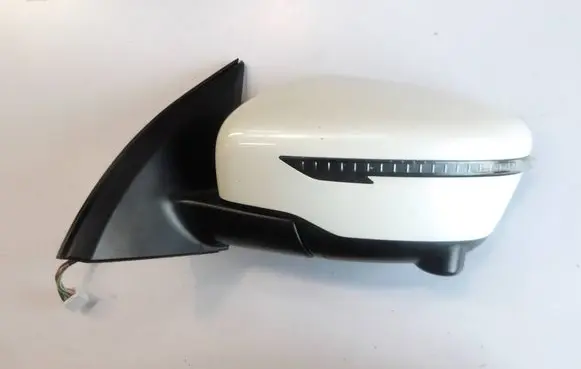 Nissan Qashqai Front door electric wing mirror 