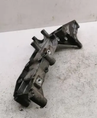 Volvo V70 Engine mounting bracket 30757168