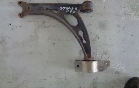 Skoda Octavia Mk2 (1Z) Front control arm 1K0505129L