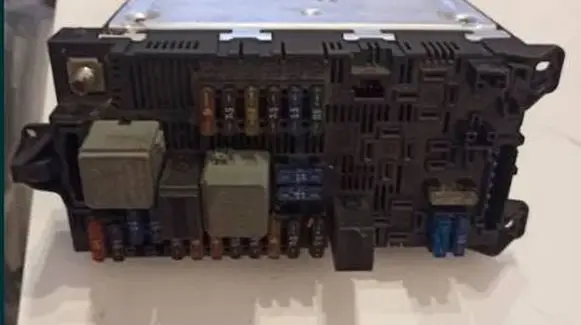 Mercedes-Benz E W211 Fuse box set 2115453101