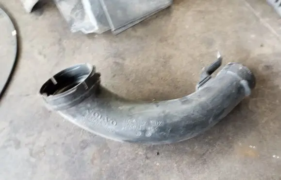 Volvo XC90 Engine coolant pipe/hose 60774692