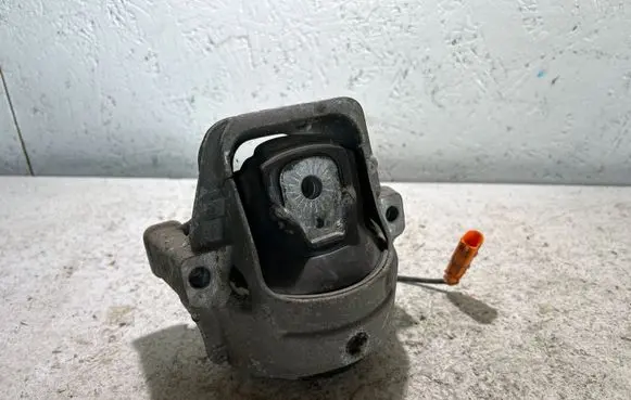 Audi A4 S4 B8 8K Engine mount bracket 8K0199381
