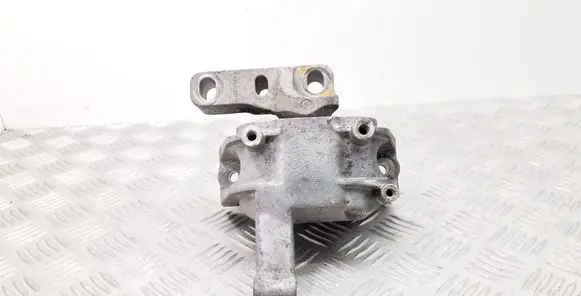 Volkswagen Sharan Engine mount bracket 5N0199262F