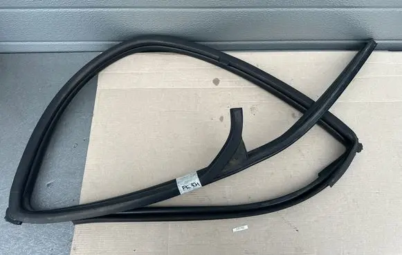 Nissan King Cab, Navara Rubber seal front door window/glass 803302S402