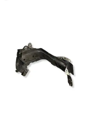 Audi Q7 4M Fender mounting bracket 4M0821138B