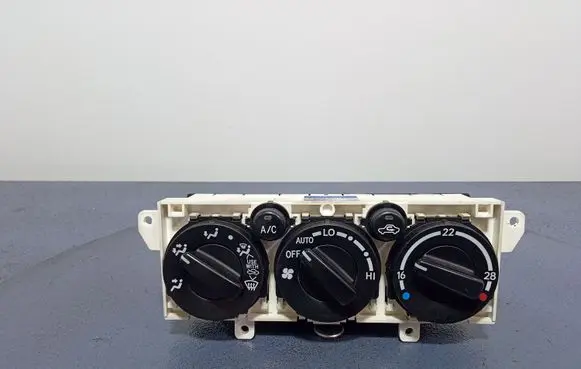 Toyota Avensis T220 Climate control unit 55900-05091