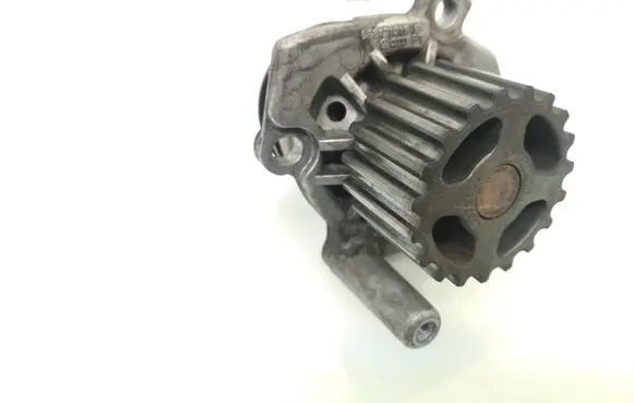 Volkswagen PASSAT B6 Water pump 038121019E