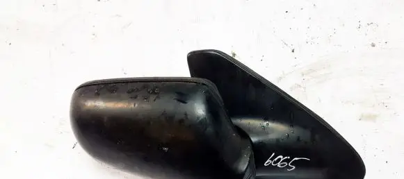 Mazda 323 Front door electric wing mirror E11011164