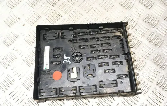 Volkswagen PASSAT B6 Fuse box set 3C0937125 63592777 L0130001180806