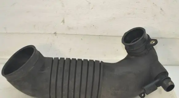 Audi A4 S4 B7 8E 8H Air intake hose/pipe 8E0129615