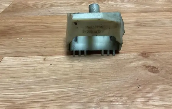 BMW 5 E39 Radiator mount bracket 17112247894