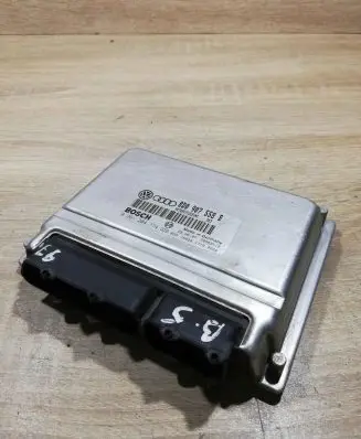 Volkswagen PASSAT B5 Engine control unit/module ECU 8d0907558b 0261204774