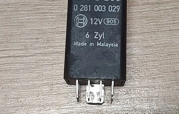 Audi Q7 4L Glow plug pre-heat relay 4E0907282A