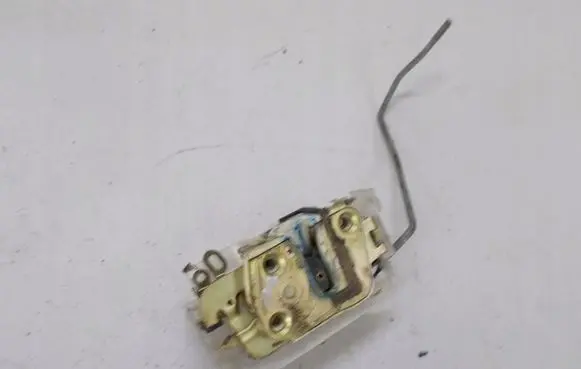 Mazda 323 F Front door lock 