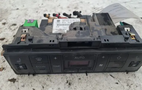 Audi A4 S4 B5 8D Climate control unit 8D0820043N