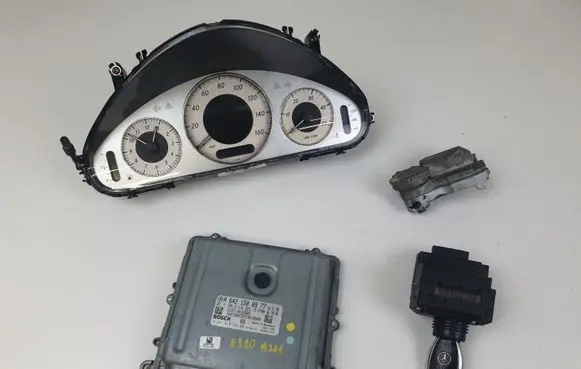 Mercedes-Benz E W211 Engine ECU kit and lock set 0281014326 A6421508977 A2115452308