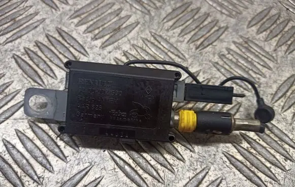 Renault Laguna II Sound amplifier 8200002590