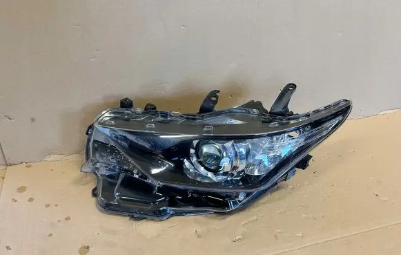 Toyota Auris E180 Headlight/headlamp 8115002K30