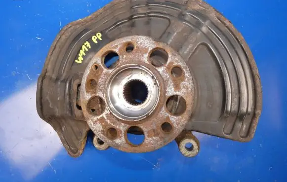 Mercedes-Benz CLA C117 X117 W117 Front wheel hub spindle knuckle