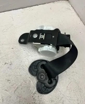 BMW 2 F46 Middle seatbelt (rear) 34130103A
