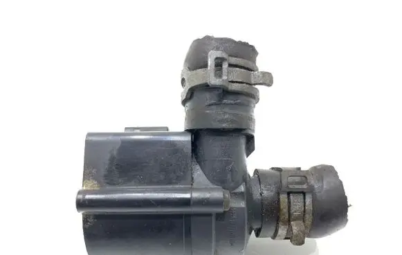 Audi A3 S3 8V Oil filter mounting bracket 5Q0965561B