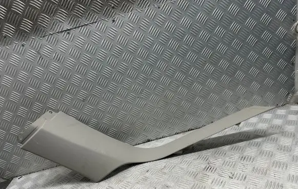Mercedes-Benz ML W164 (D)pillar trim (top) A1646909425