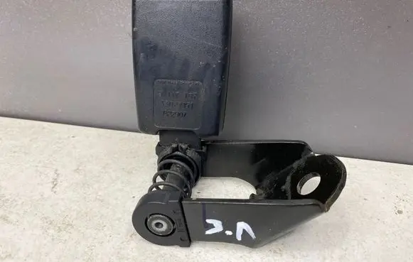 BMW 5 E60 E61 Rear seatbelt buckle 9117187 B22907