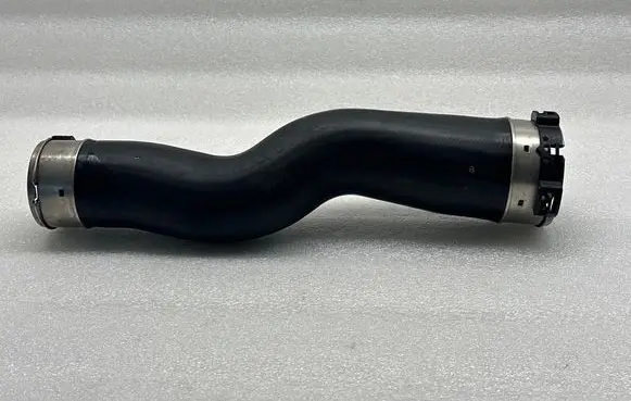 BMW 5 F10 F11 Intercooler hose/pipe 521108A